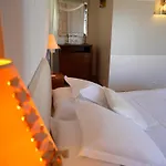 Le Relais D'angelique 4* לונל