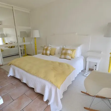 Le Relais D'angelique Bed & Breakfast 4*