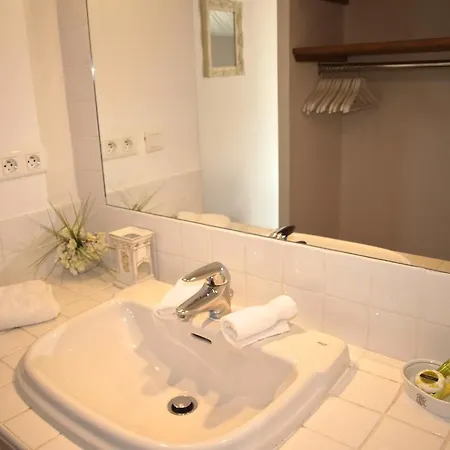 Le Relais D'angélique Lunel (Herault)