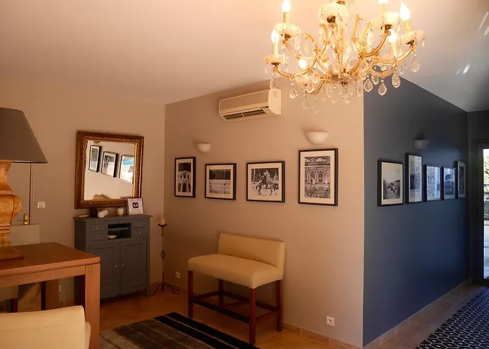 Le Relais D'angelique לינה וארוחת בוקר לונל